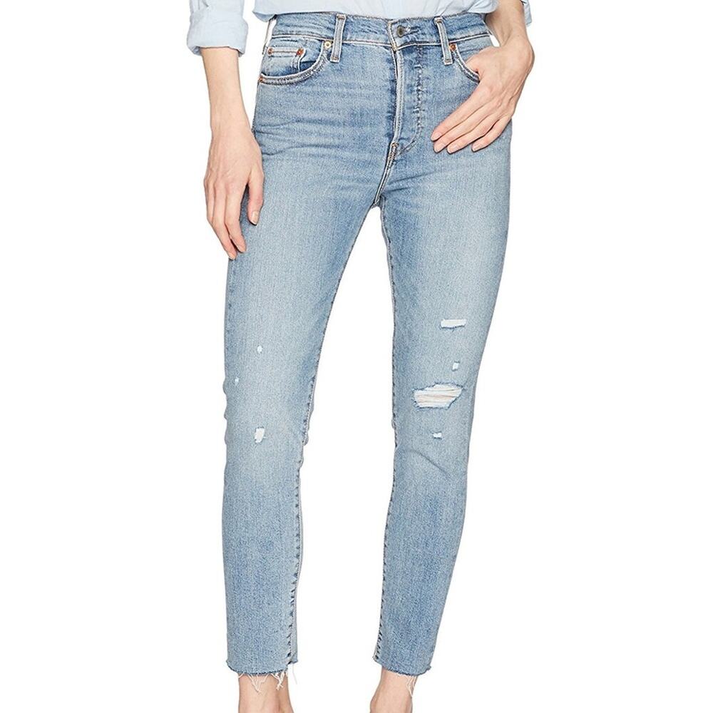 Levi's Wedgie Skinny‎ button fly jean in light wash distressed size 28 raw hem
